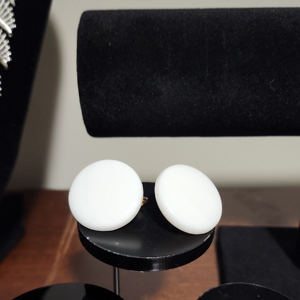 Vintage White Round Clip On Earrings